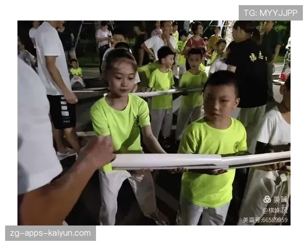 顶级武道馆教练发力动作的纠正:他是如何通过动力链传递势能的 顶级武道馆教练发力动作的纠正:他是如何通过动力链传递势能的